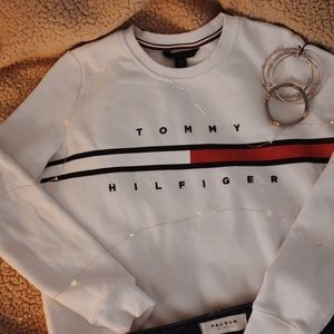 White Tommy Hilfiger crew neck size xxs-xs